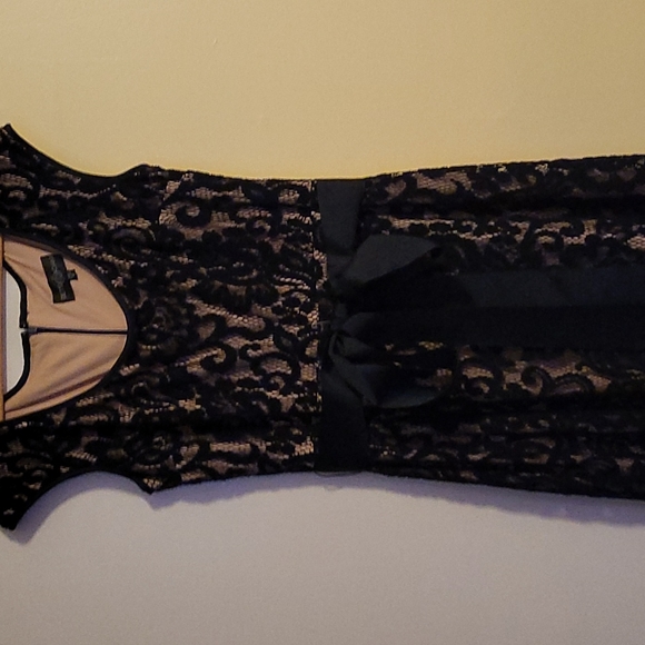 Gown - Picture 2 of 4